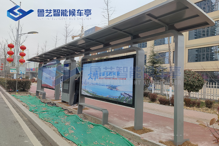 山東智能候車亭現場安裝調試中