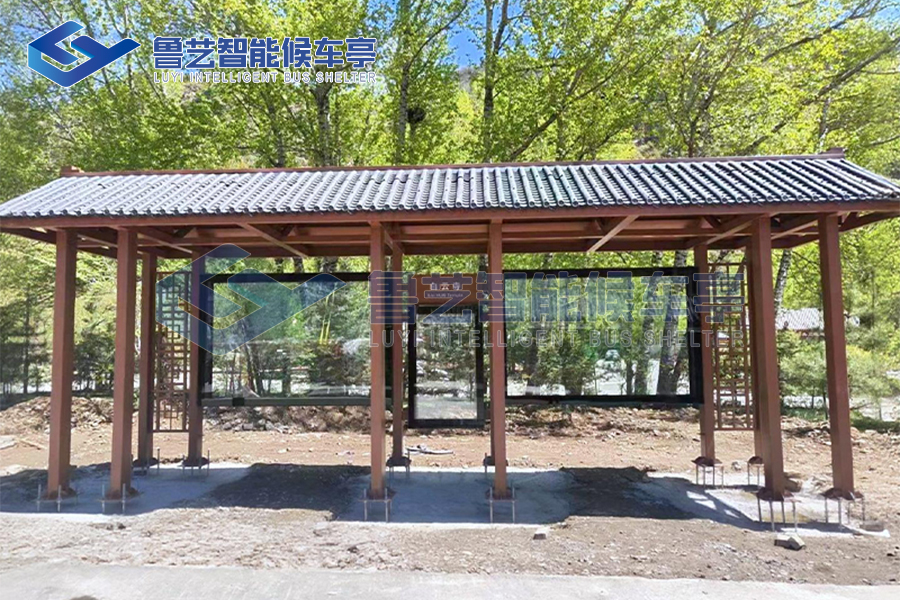 山西某市仿古公交候車亭項目完工，傳統(tǒng)韻味與現(xiàn)代便捷